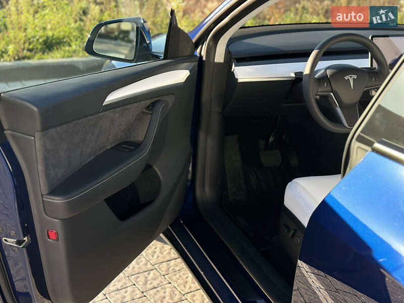 Внедорожник / Кроссовер Tesla Model Y 2024 в Львове