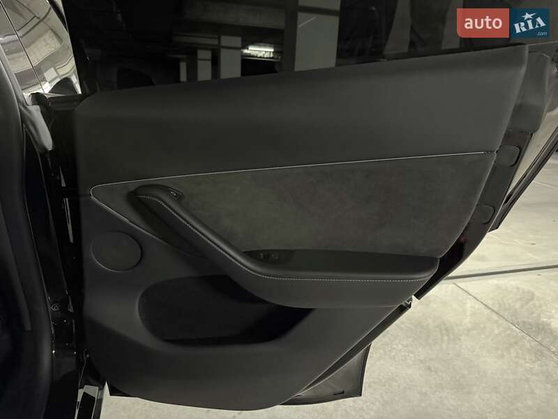 Позашляховик / Кросовер Tesla Model Y 2023 в Дніпрі