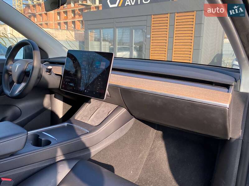 Позашляховик / Кросовер Tesla Model Y 2021 в Львові