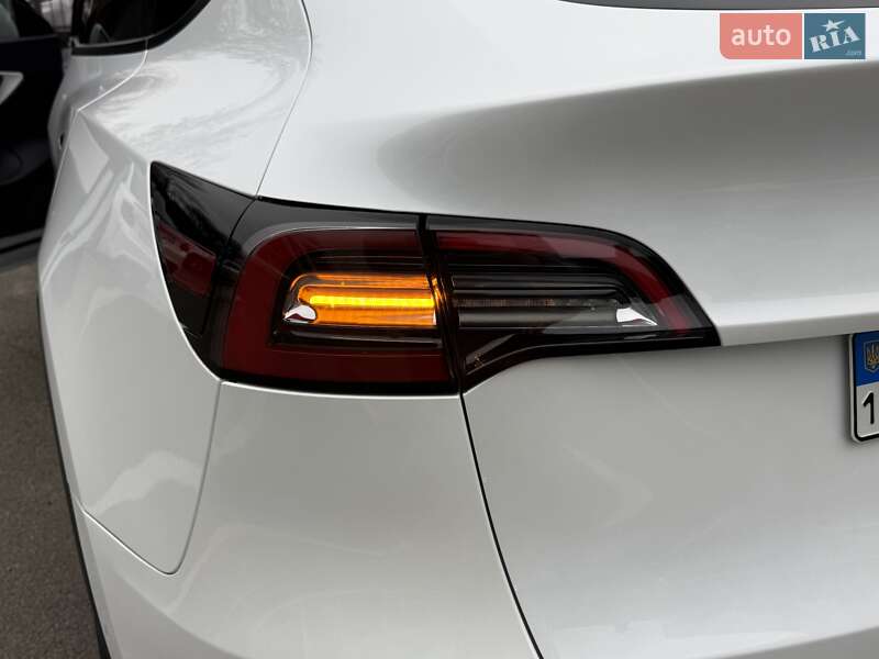 Внедорожник / Кроссовер Tesla Model Y 2021 в Киеве