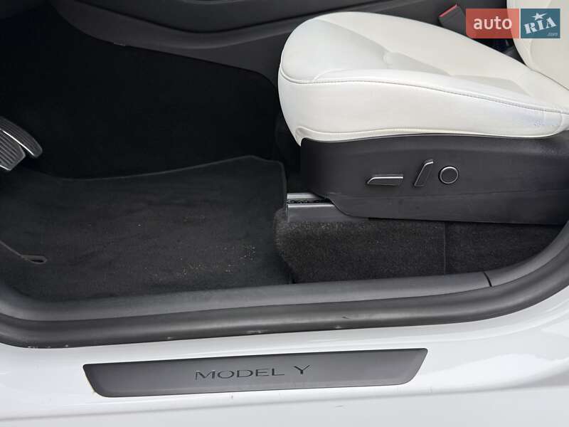 Внедорожник / Кроссовер Tesla Model Y 2021 в Киеве