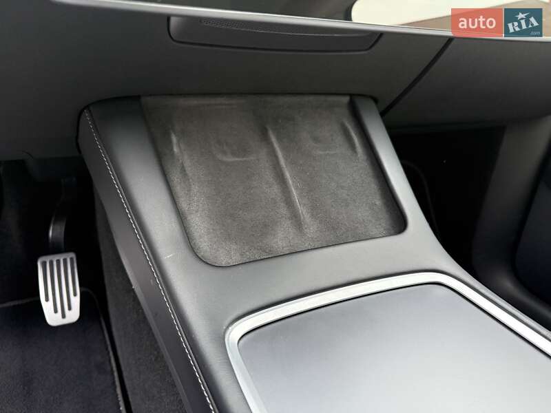 Внедорожник / Кроссовер Tesla Model Y 2021 в Киеве