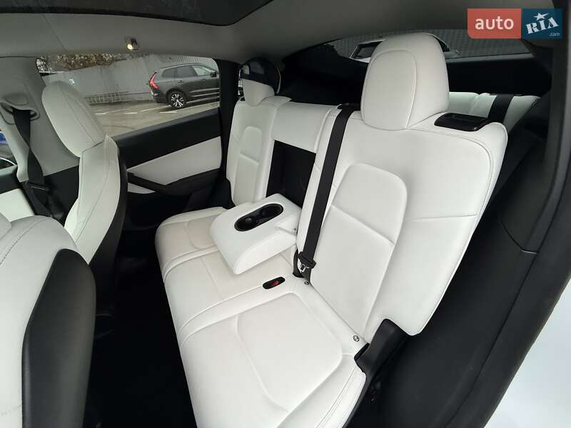 Внедорожник / Кроссовер Tesla Model Y 2021 в Киеве