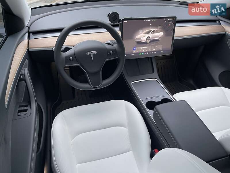 Позашляховик / Кросовер Tesla Model Y 2024 в Києві