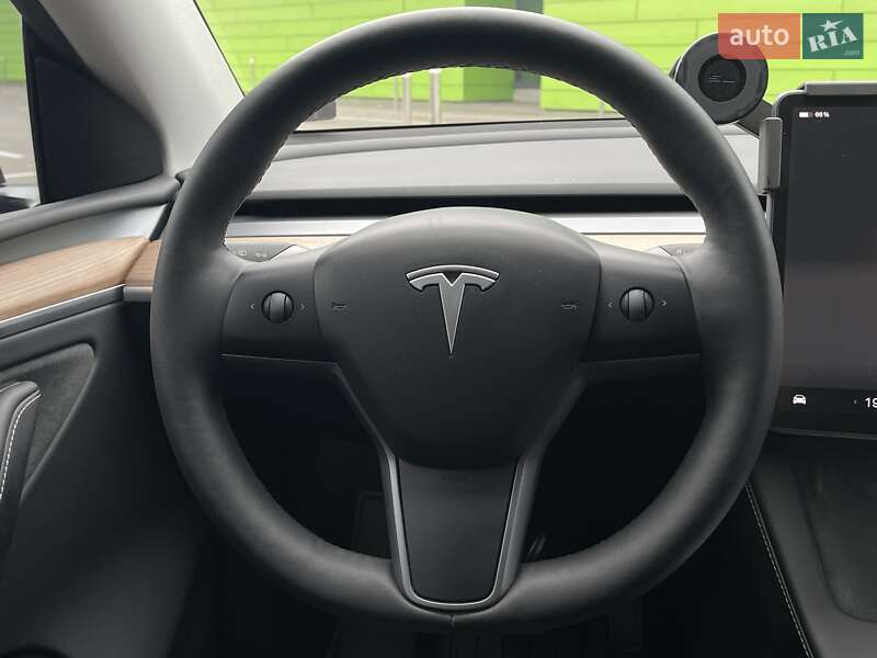Позашляховик / Кросовер Tesla Model Y 2024 в Києві