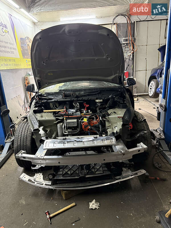 Позашляховик / Кросовер Tesla Model Y 2024 в Львові фото 27 Позашляховик / Кросовер Tesla Model Y 2024 в Львові