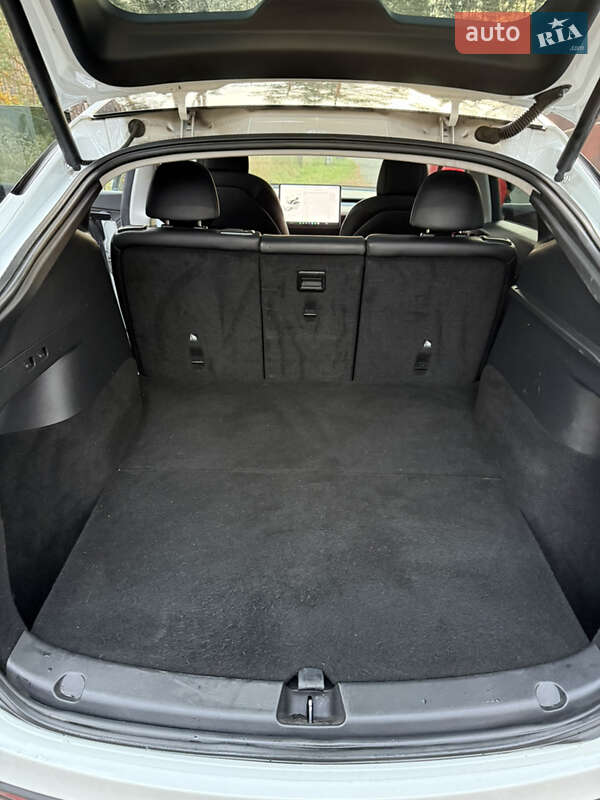 Позашляховик / Кросовер Tesla Model Y 2021 в Києві