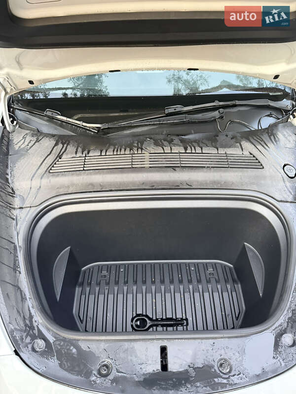 Позашляховик / Кросовер Tesla Model Y 2021 в Києві