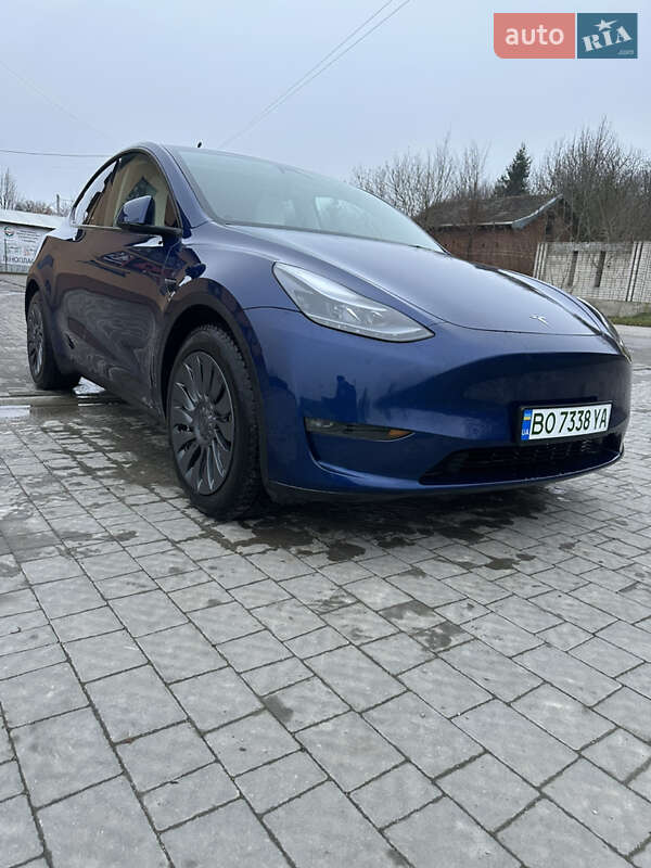Tesla Model Y 2024