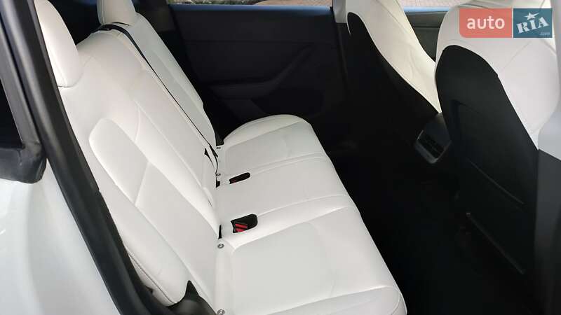 Внедорожник / Кроссовер Tesla Model Y 2024 в Киеве