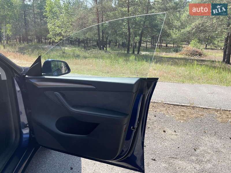 Позашляховик / Кросовер Tesla Model Y 2024 в Києві