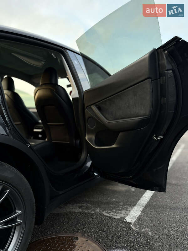 Внедорожник / Кроссовер Tesla Model Y 2024 в Ровно