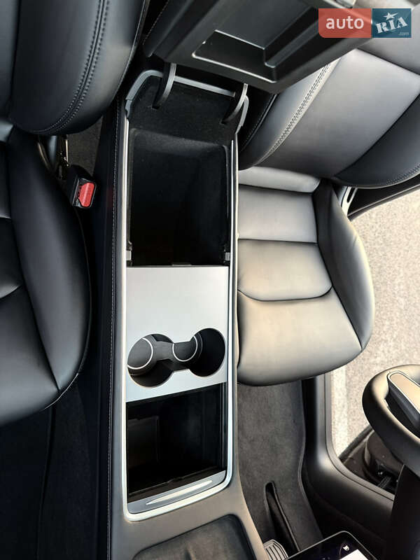 Внедорожник / Кроссовер Tesla Model Y 2024 в Ровно