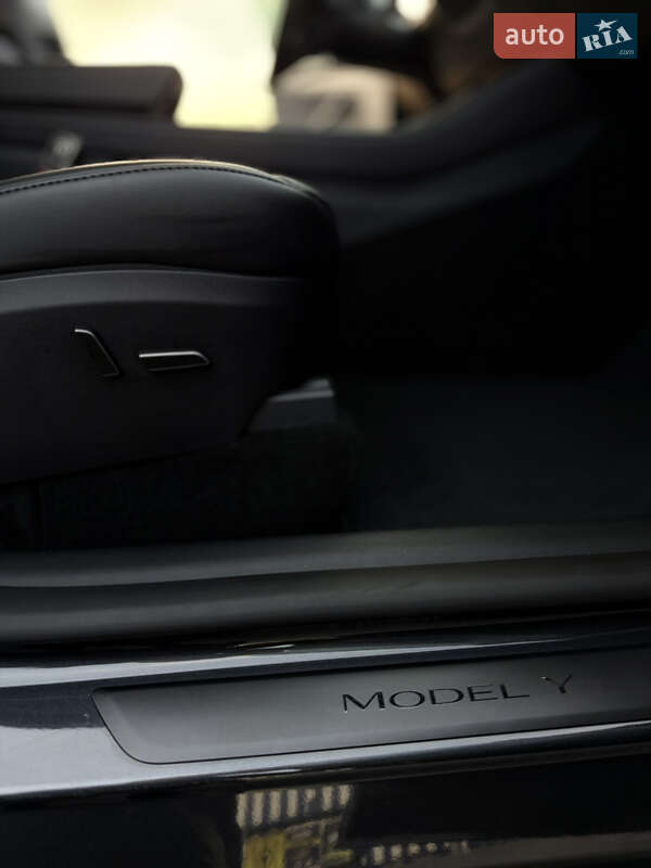 Внедорожник / Кроссовер Tesla Model Y 2024 в Ровно