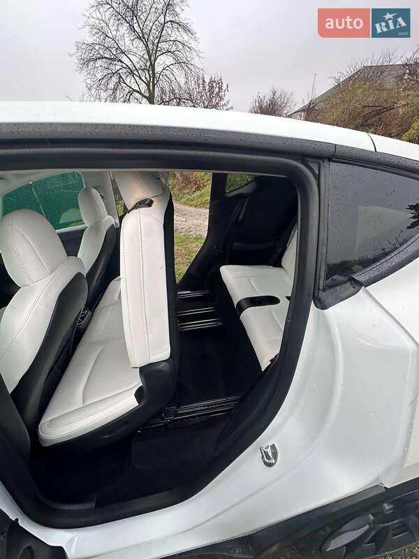 Внедорожник / Кроссовер Tesla Model Y 2023 в Василькове