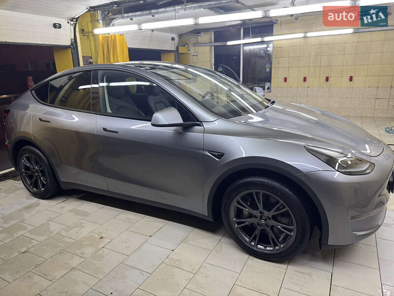 Позашляховик / Кросовер Tesla Model Y 2025 в Києві