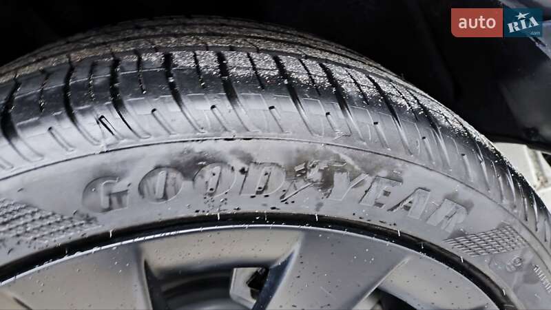 Позашляховик / Кросовер Tesla Model Y 2022 в Києві фото 17 Позашляховик / Кросовер Tesla Model Y 2022 в Києві