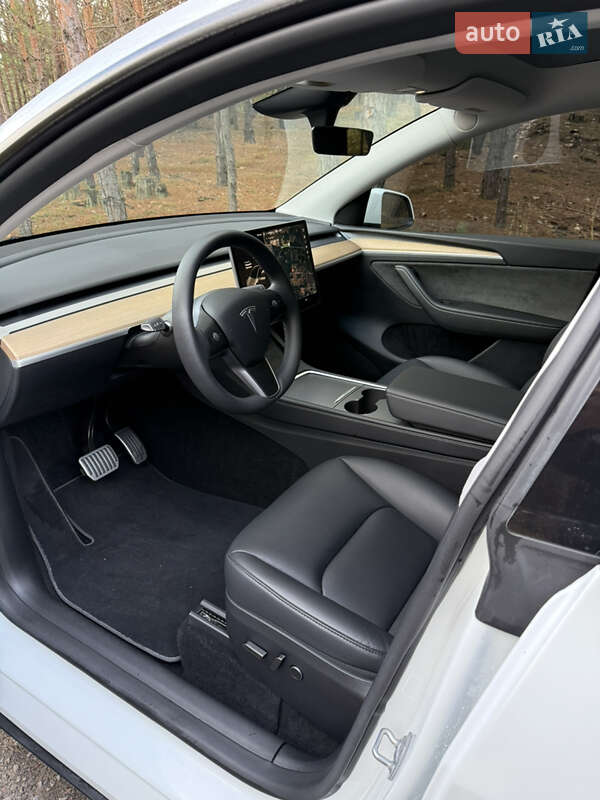 Позашляховик / Кросовер Tesla Model Y 2024 в Києві
