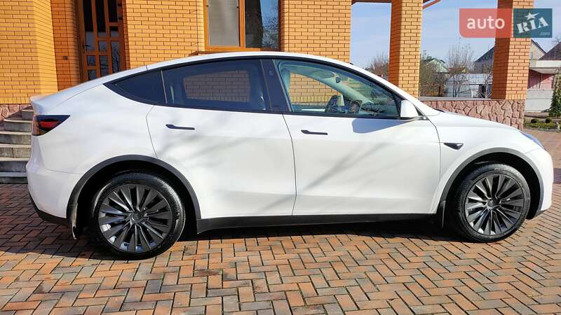 Внедорожник / Кроссовер Tesla Model Y 2024 в Киеве