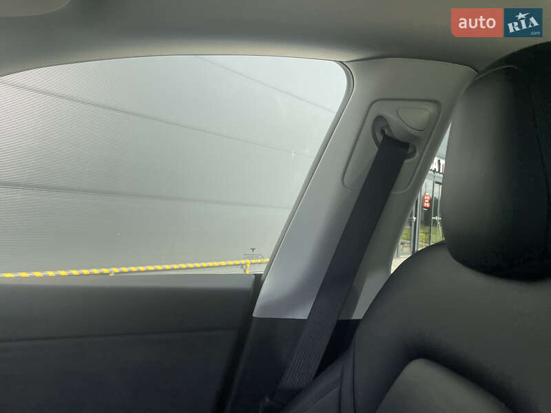 Позашляховик / Кросовер Tesla Model Y 2021 в Золочеві