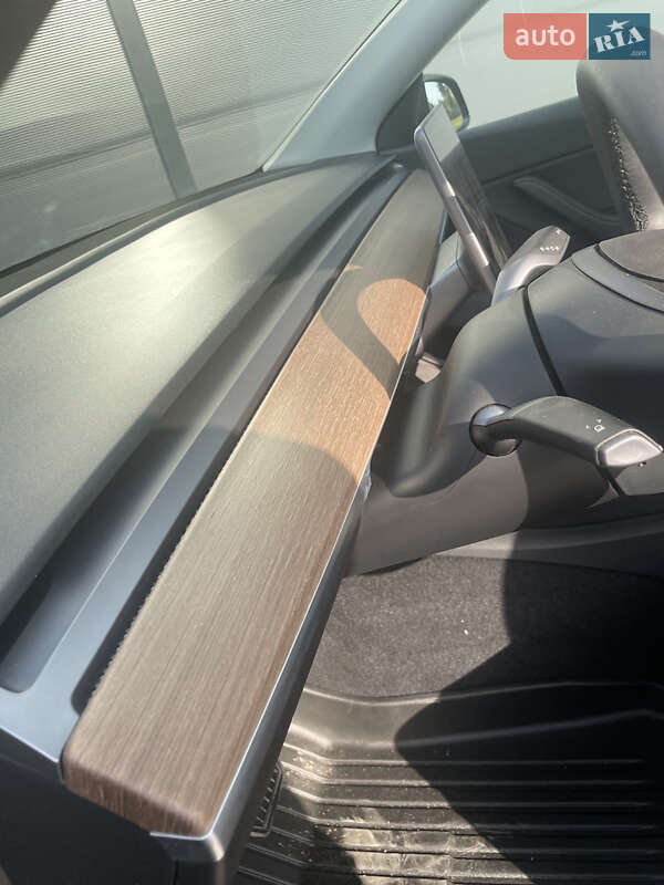 Позашляховик / Кросовер Tesla Model Y 2021 в Золочеві