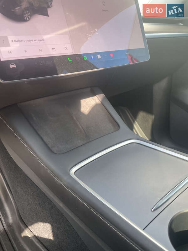 Позашляховик / Кросовер Tesla Model Y 2021 в Золочеві