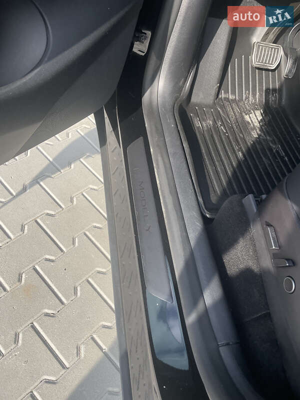 Позашляховик / Кросовер Tesla Model Y 2021 в Золочеві