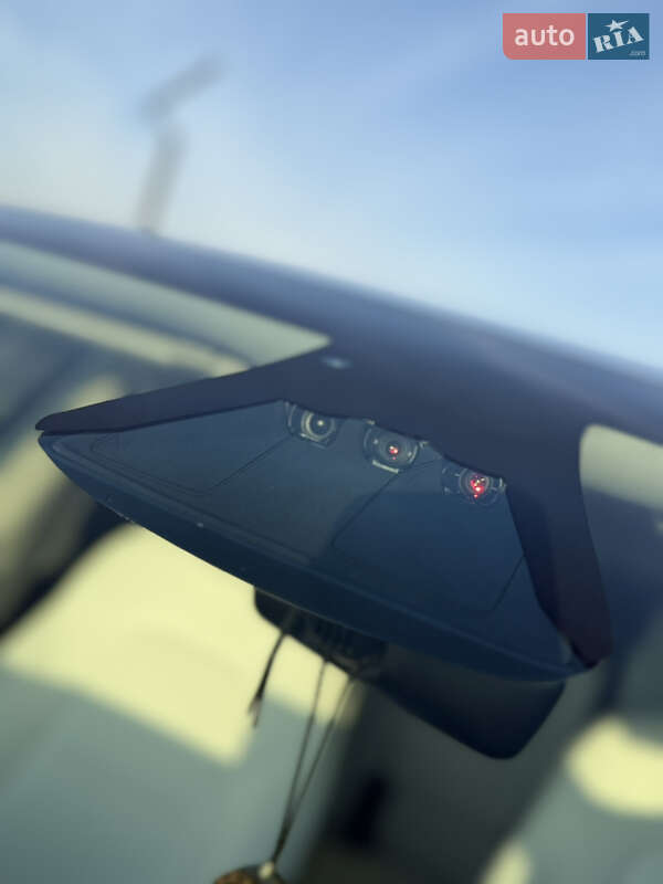 Позашляховик / Кросовер Tesla Model Y 2024 в Києві фото 14 Позашляховик / Кросовер Tesla Model Y 2024 в Києві