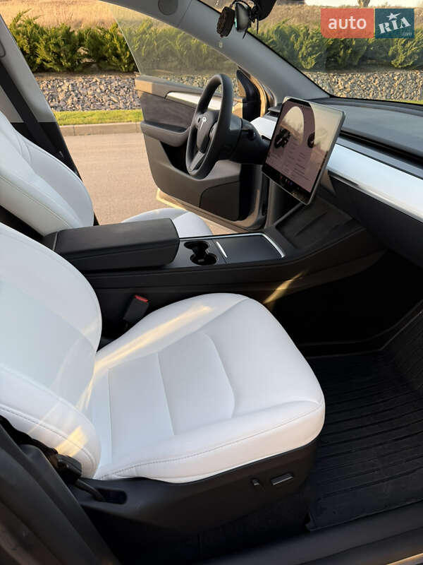 Позашляховик / Кросовер Tesla Model Y 2024 в Києві фото 25 Позашляховик / Кросовер Tesla Model Y 2024 в Києві