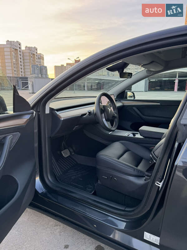 Позашляховик / Кросовер Tesla Model Y 2024 в Києві фото 10 Позашляховик / Кросовер Tesla Model Y 2024 в Києві