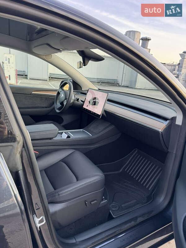 Позашляховик / Кросовер Tesla Model Y 2024 в Києві фото 14 Позашляховик / Кросовер Tesla Model Y 2024 в Києві