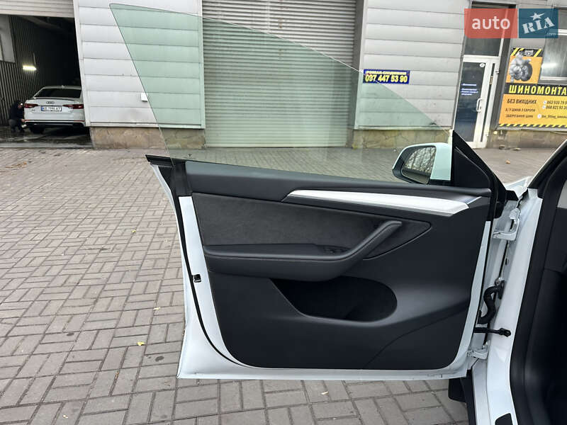 Внедорожник / Кроссовер Tesla Model Y 2023 в Днепре фото 13 Внедорожник / Кроссовер Tesla Model Y 2023 в Днепре