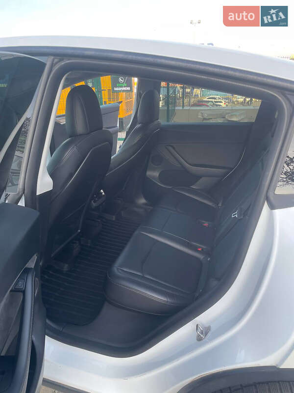 Позашляховик / Кросовер Tesla Model Y 2022 в Гатне