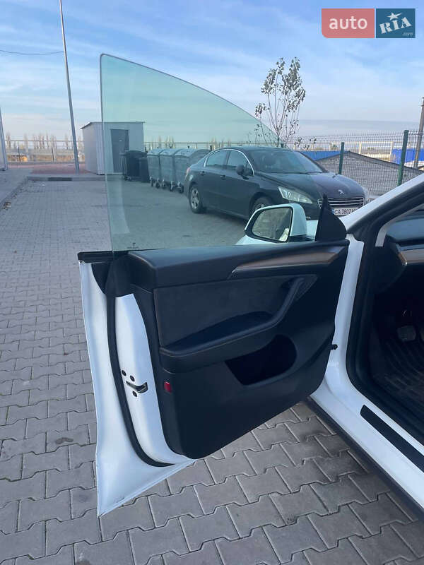 Позашляховик / Кросовер Tesla Model Y 2022 в Гатне