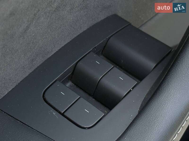 Позашляховик / Кросовер Tesla Model Y 2023 в Києві