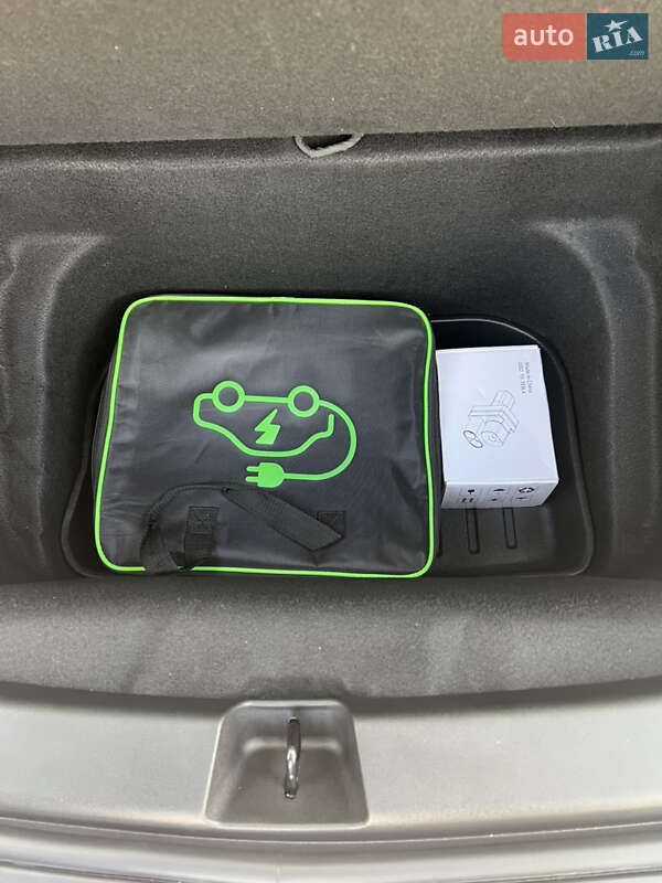 Внедорожник / Кроссовер Tesla Model Y 2023 в Тернополе