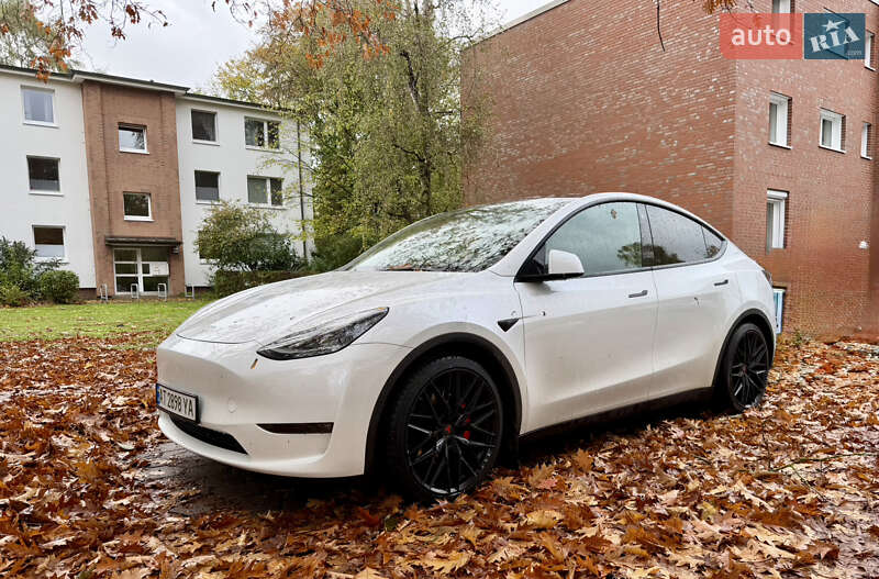 Внедорожник / Кроссовер Tesla Model Y 2022 в Киеве