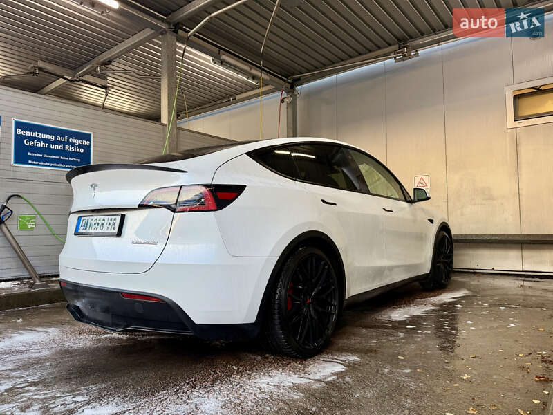 Внедорожник / Кроссовер Tesla Model Y 2022 в Киеве