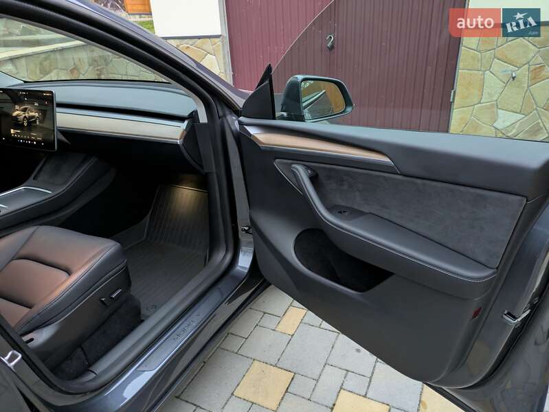 Позашляховик / Кросовер Tesla Model Y 2022 в Тернополі фото 12 Позашляховик / Кросовер Tesla Model Y 2022 в Тернополі