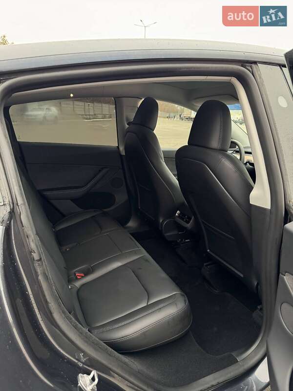 Позашляховик / Кросовер Tesla Model Y 2024 в Харкові фото 14 Позашляховик / Кросовер Tesla Model Y 2024 в Харкові