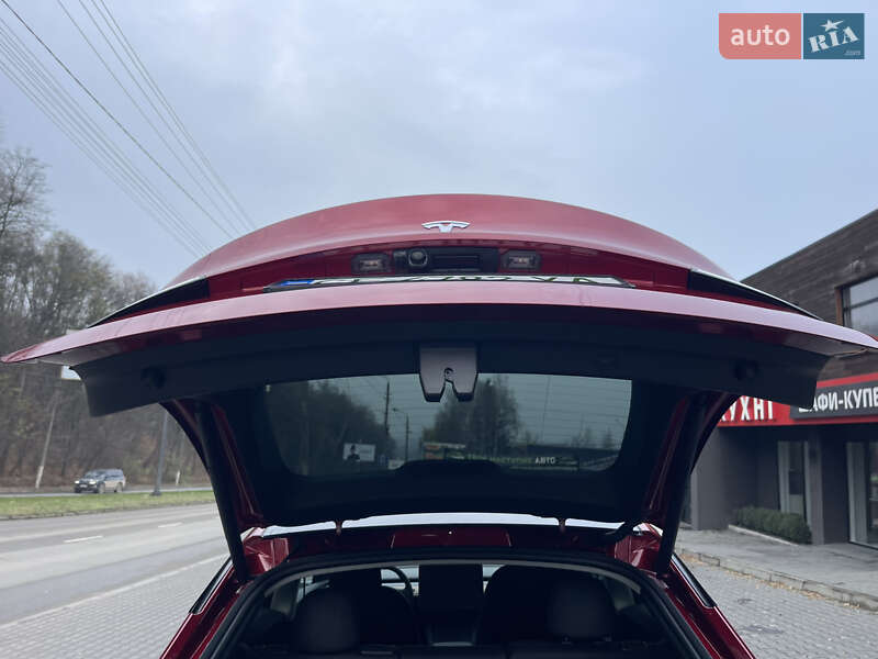 Позашляховик / Кросовер Tesla Model Y 2025 в Чернівцях