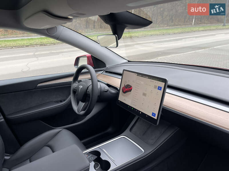 Позашляховик / Кросовер Tesla Model Y 2025 в Чернівцях