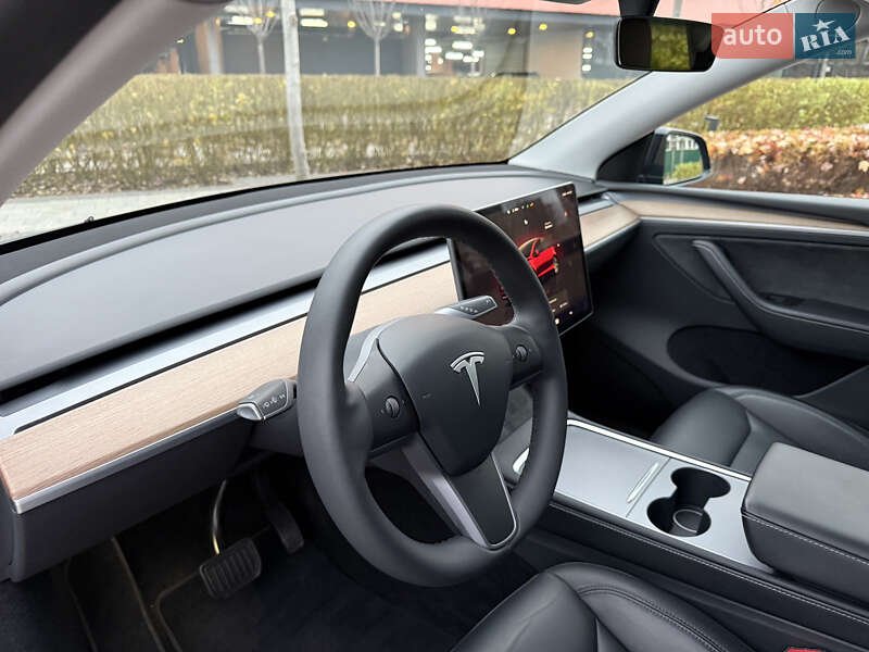 Внедорожник / Кроссовер Tesla Model Y 2024 в Киеве