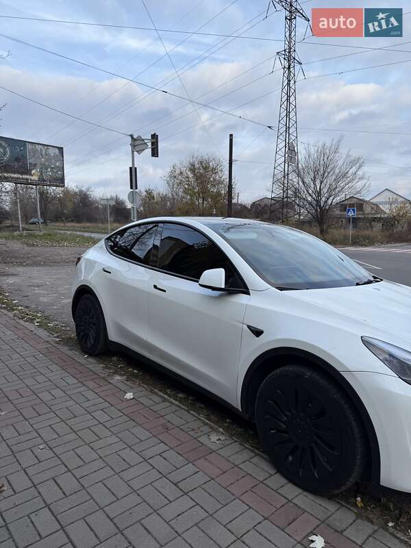 Внедорожник / Кроссовер Tesla Model Y 2024 в Запорожье