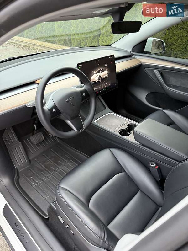 Внедорожник / Кроссовер Tesla Model Y 2024 в Запорожье