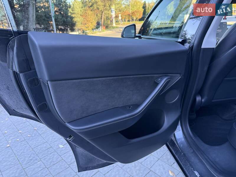 Внедорожник / Кроссовер Tesla Model Y 2022 в Львове