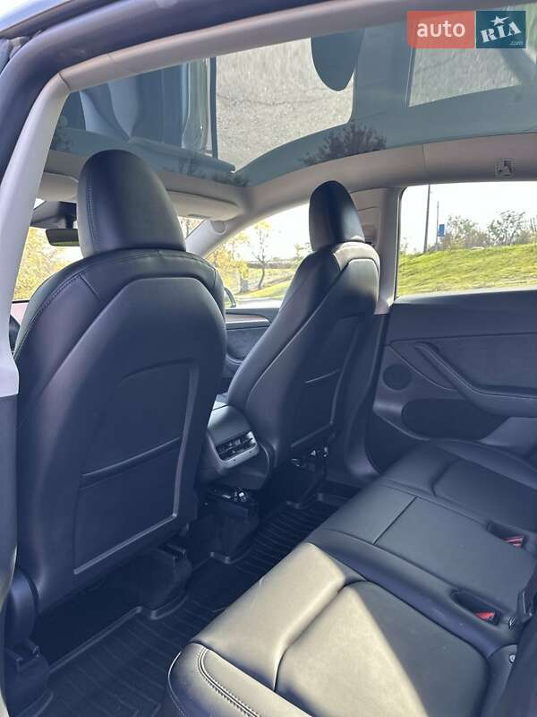 Внедорожник / Кроссовер Tesla Model Y 2024 в Кривом Роге