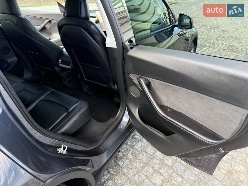 Позашляховик / Кросовер Tesla Model Y 2022 в Золочеві