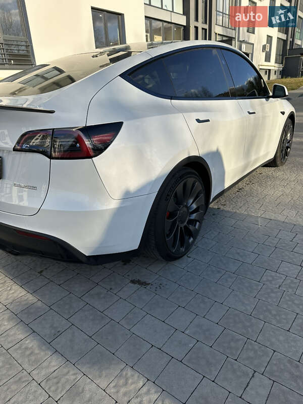 Позашляховик / Кросовер Tesla Model Y 2023 в Львові фото 5 Позашляховик / Кросовер Tesla Model Y 2023 в Львові