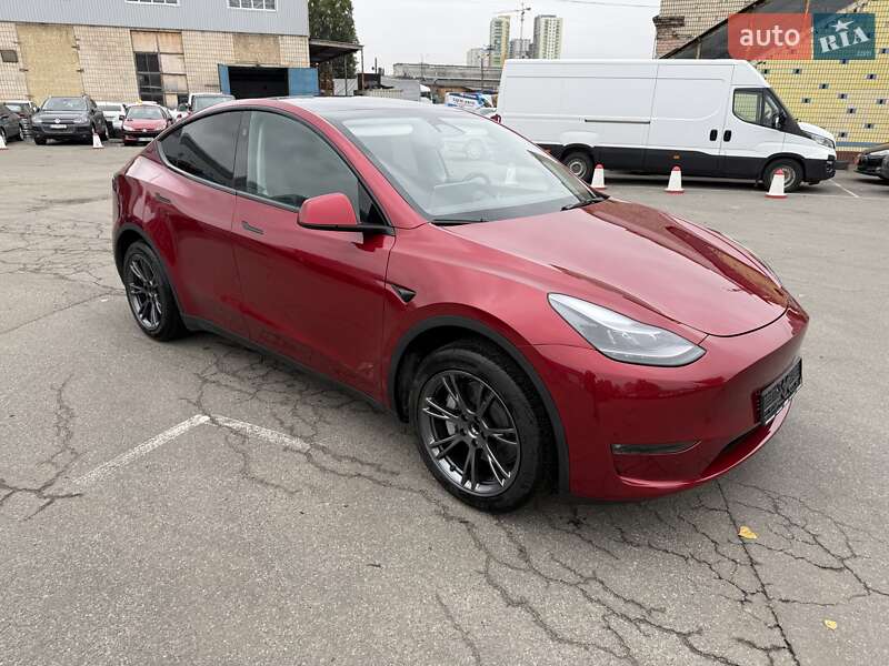 Позашляховик / Кросовер Tesla Model Y 2024 в Києві